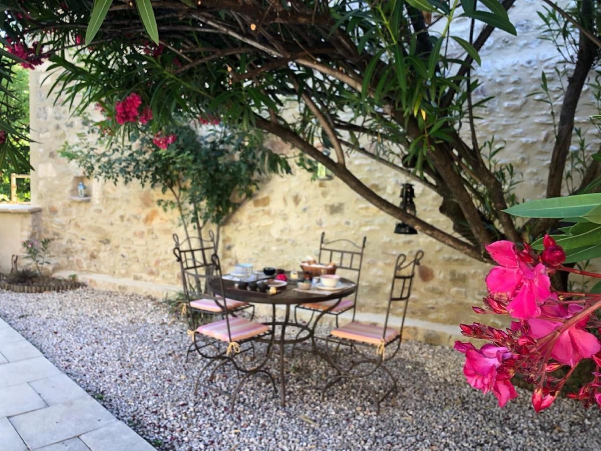 Maison Des Bourgades Saint-Julien-de-Peyrolas Buitenkant foto